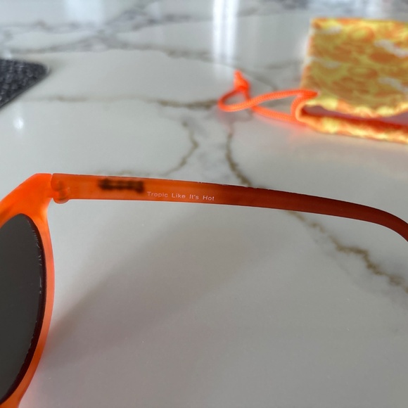 Goode sunglasses-new - Picture 2 of 3